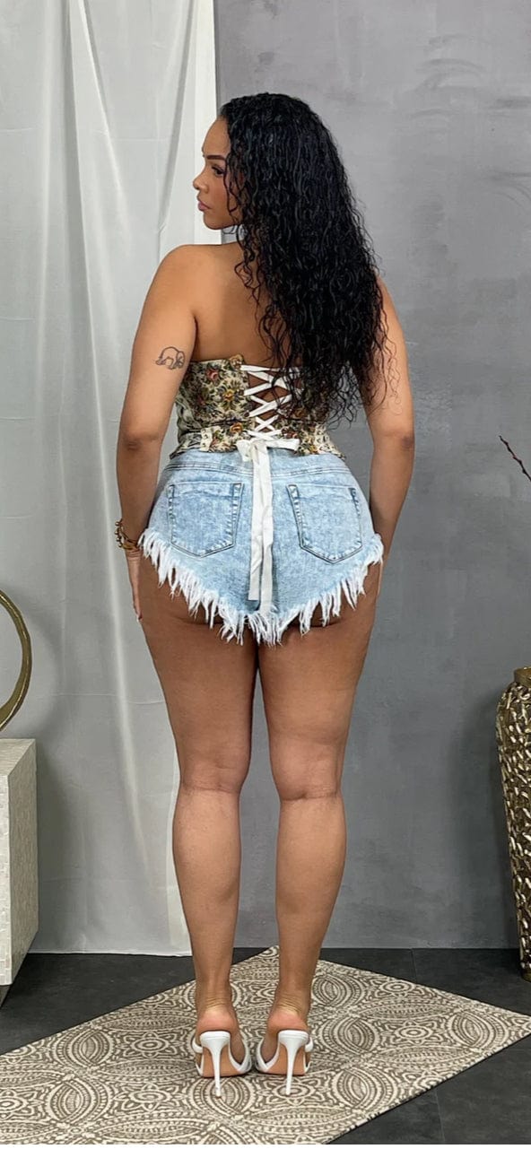 F.A.S.T Boutique DISTRESSED DETAIL FRAYED DENIM SHORTS