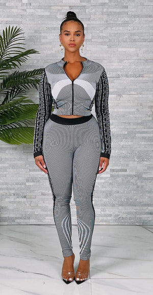 F.A.S.T Boutique SEAMLESS ZIP TOP & LEGGINGS SET